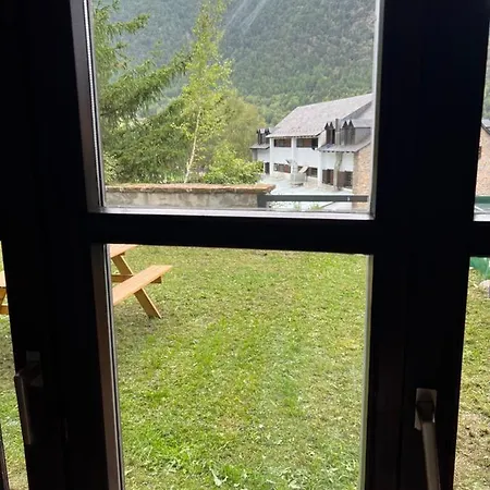 A Pie De Pistas De Zz House Apartamento Espot